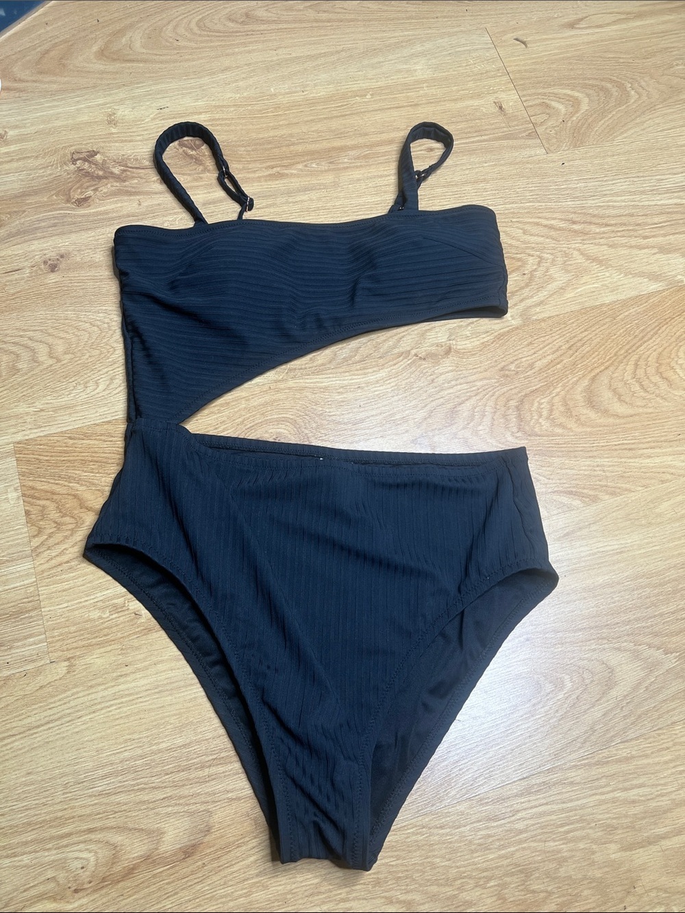 Shade & Shore Sz L Black Ribbed One Piece Swimsuit w/ Adjustable Straps.